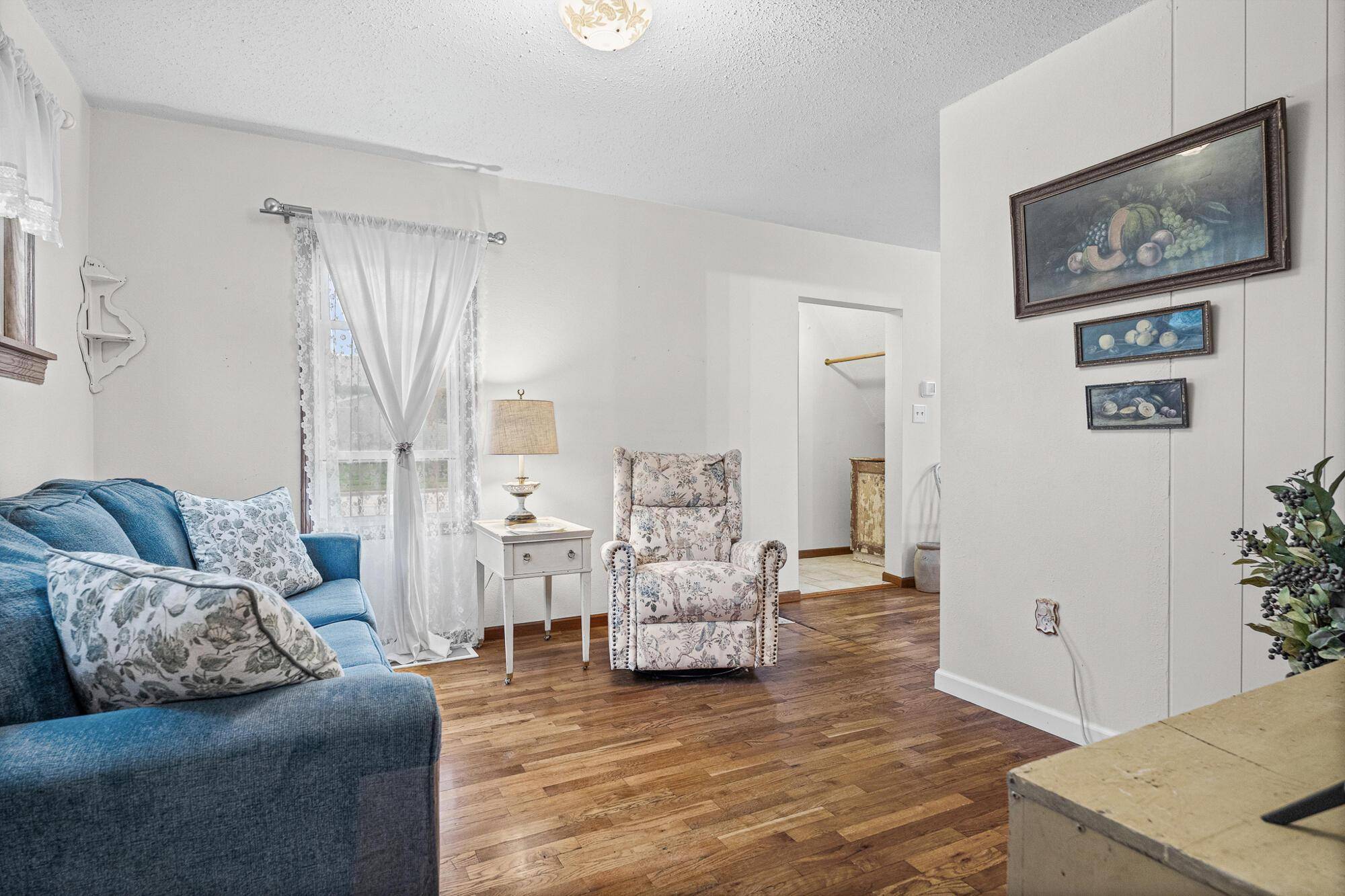 36 S Elm ST, La Crescent, MN 55947