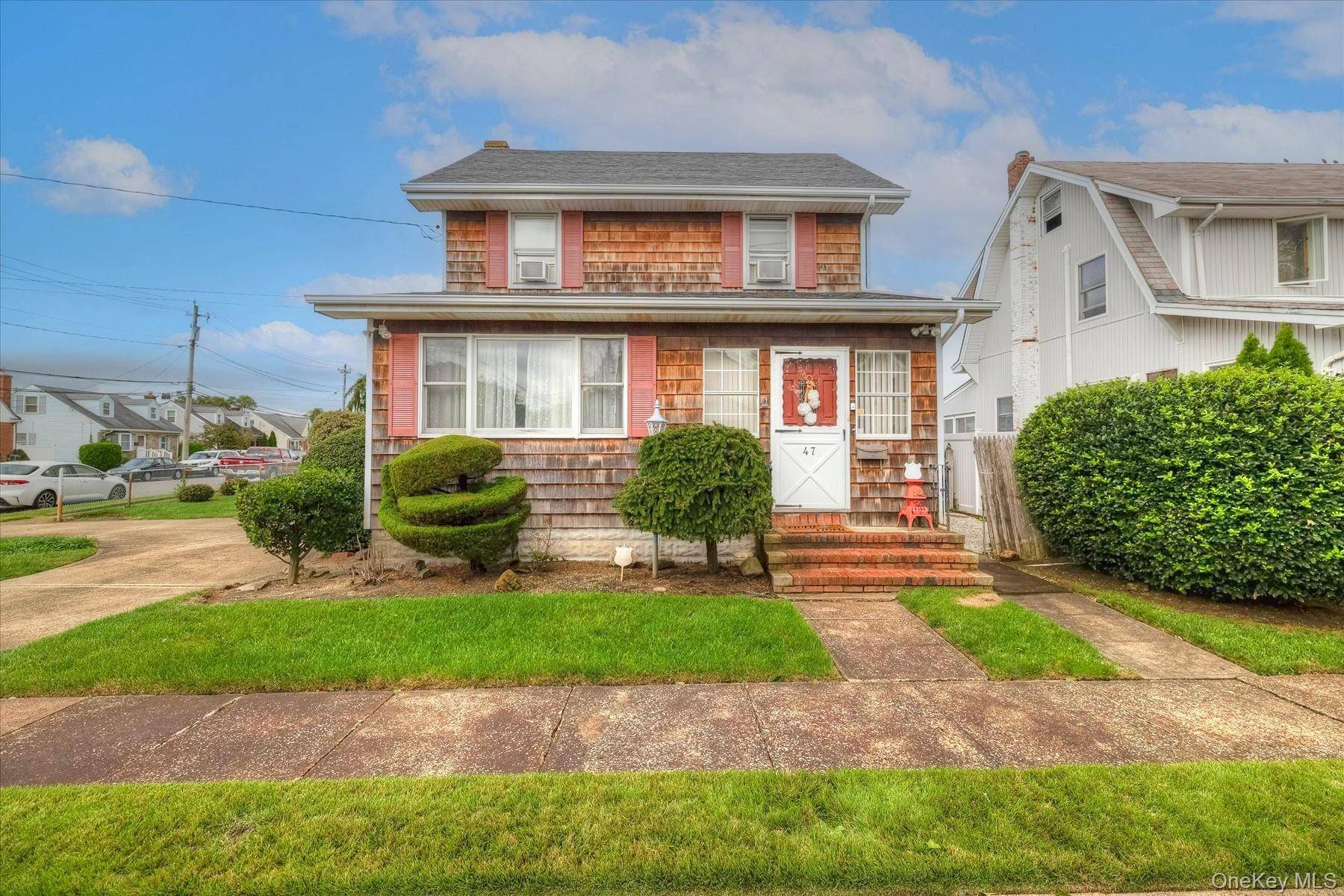 47 Chester CT, Oceanside, NY 11572