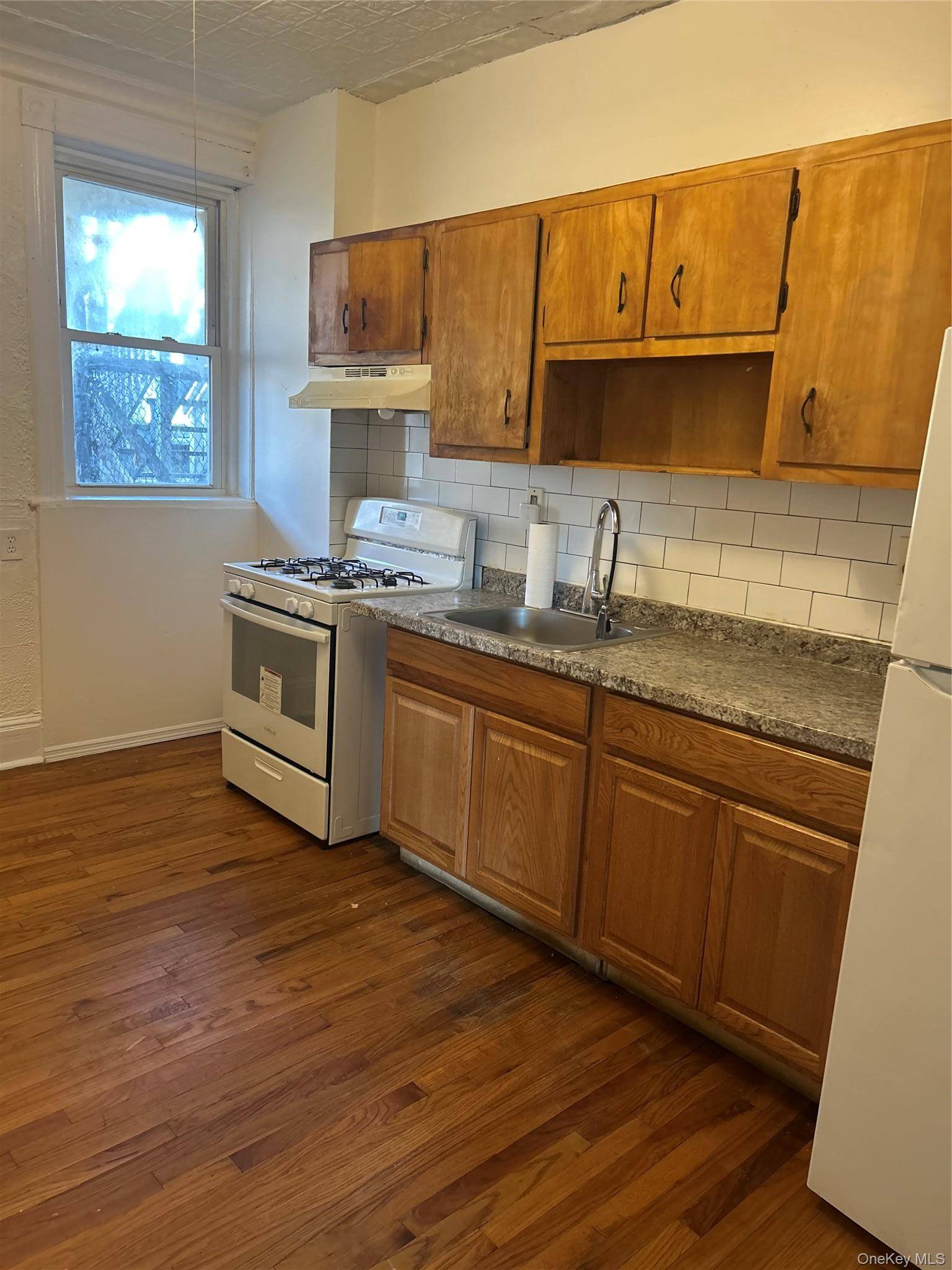 15 City TER, Newburgh, NY 12550