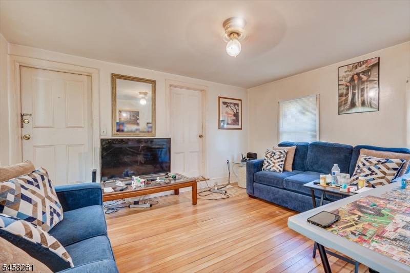 3 E High St, Bound Brook Boro, NJ 08805