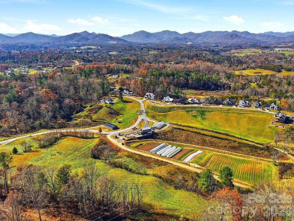 202 Westridge Farm RD, Asheville, NC 28804