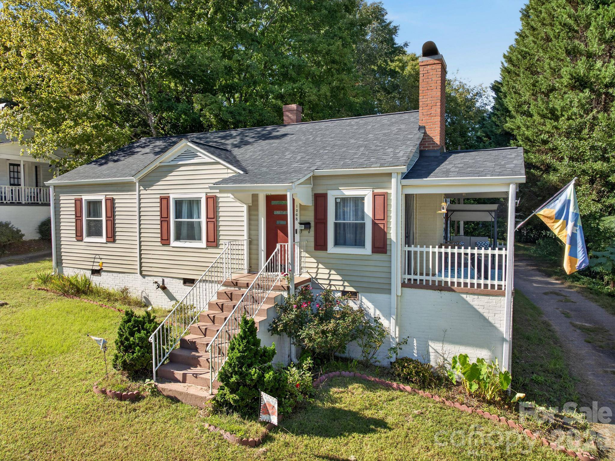 1068 14th AVE, Hickory, NC 28601