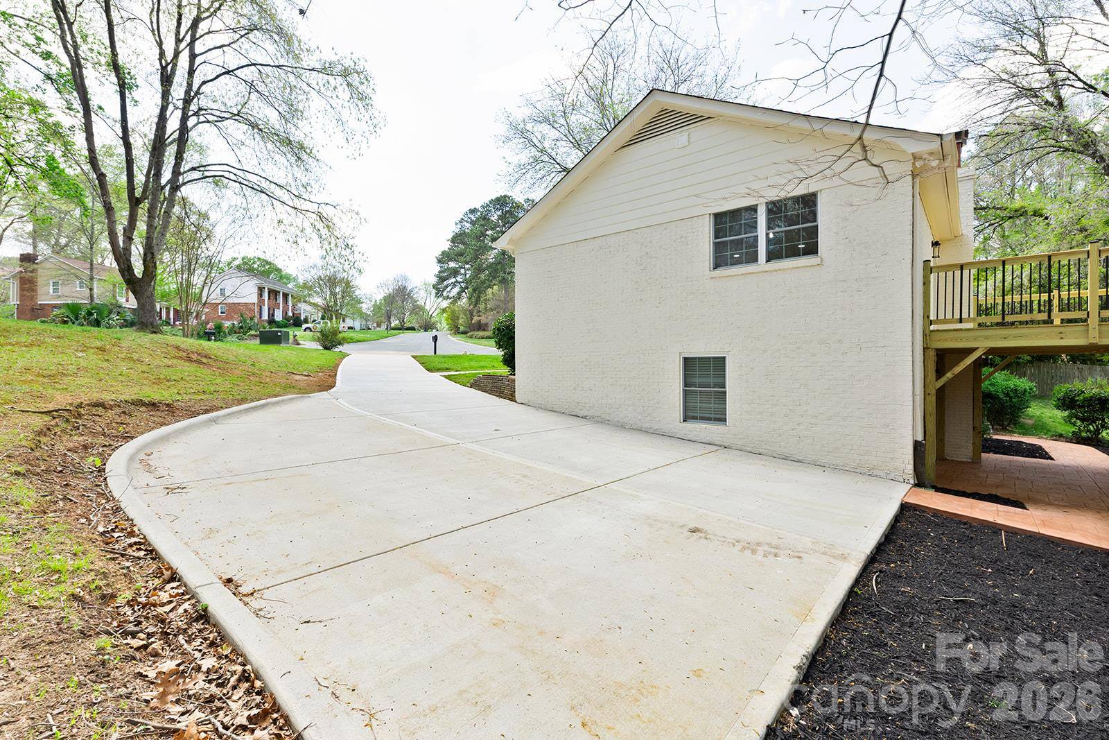 100 Chadmore DR, Charlotte, NC 28270