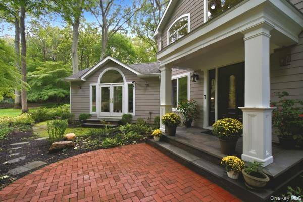 29 Farm RD, Head Of The Harbor, NY 11780