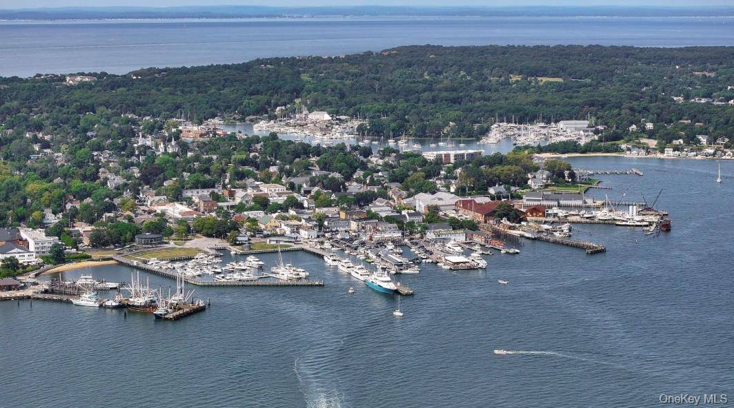 264 6th AVE, Greenport, NY 11944