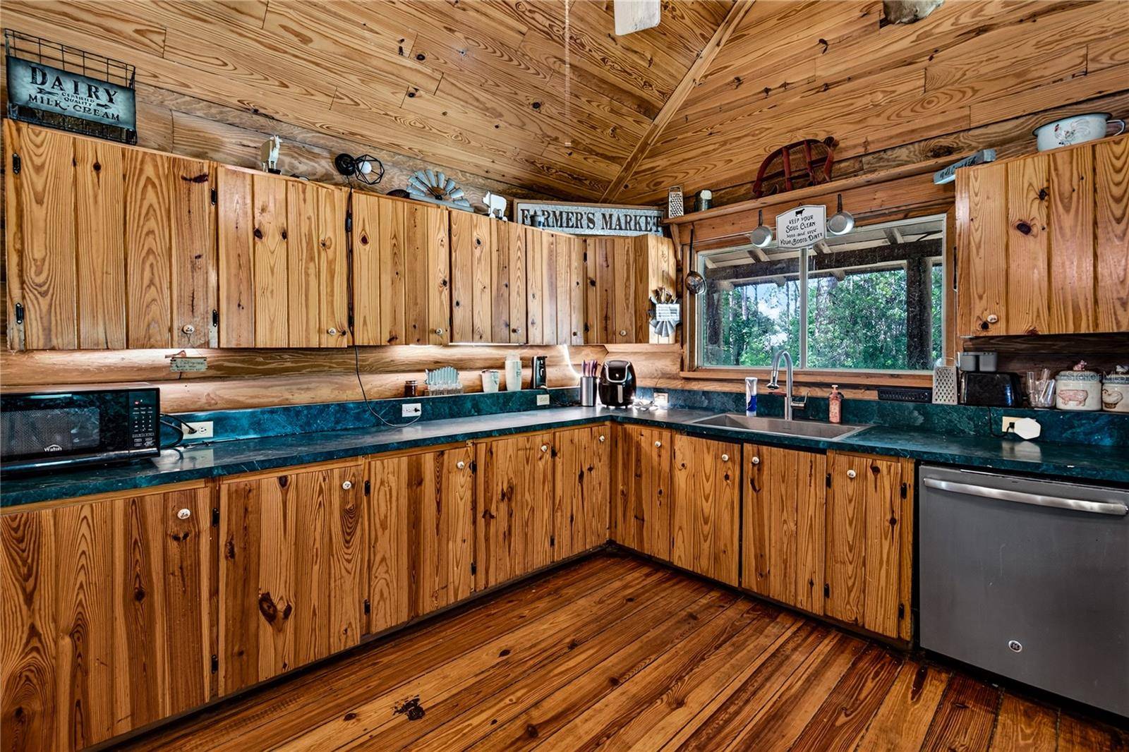 22932 WILL MURPHY RD, Umatilla, FL 32784