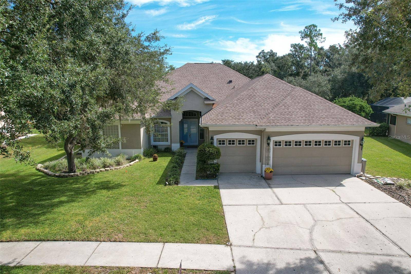 3325 CYPRESS LANDING DR, Valrico, FL 33596