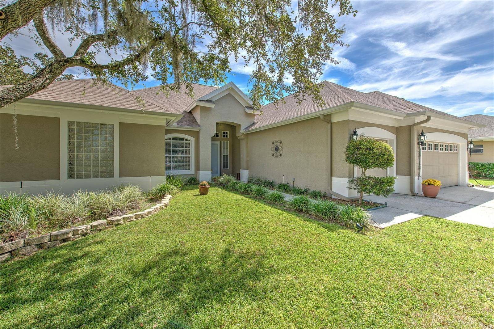 3325 CYPRESS LANDING DR, Valrico, FL 33596