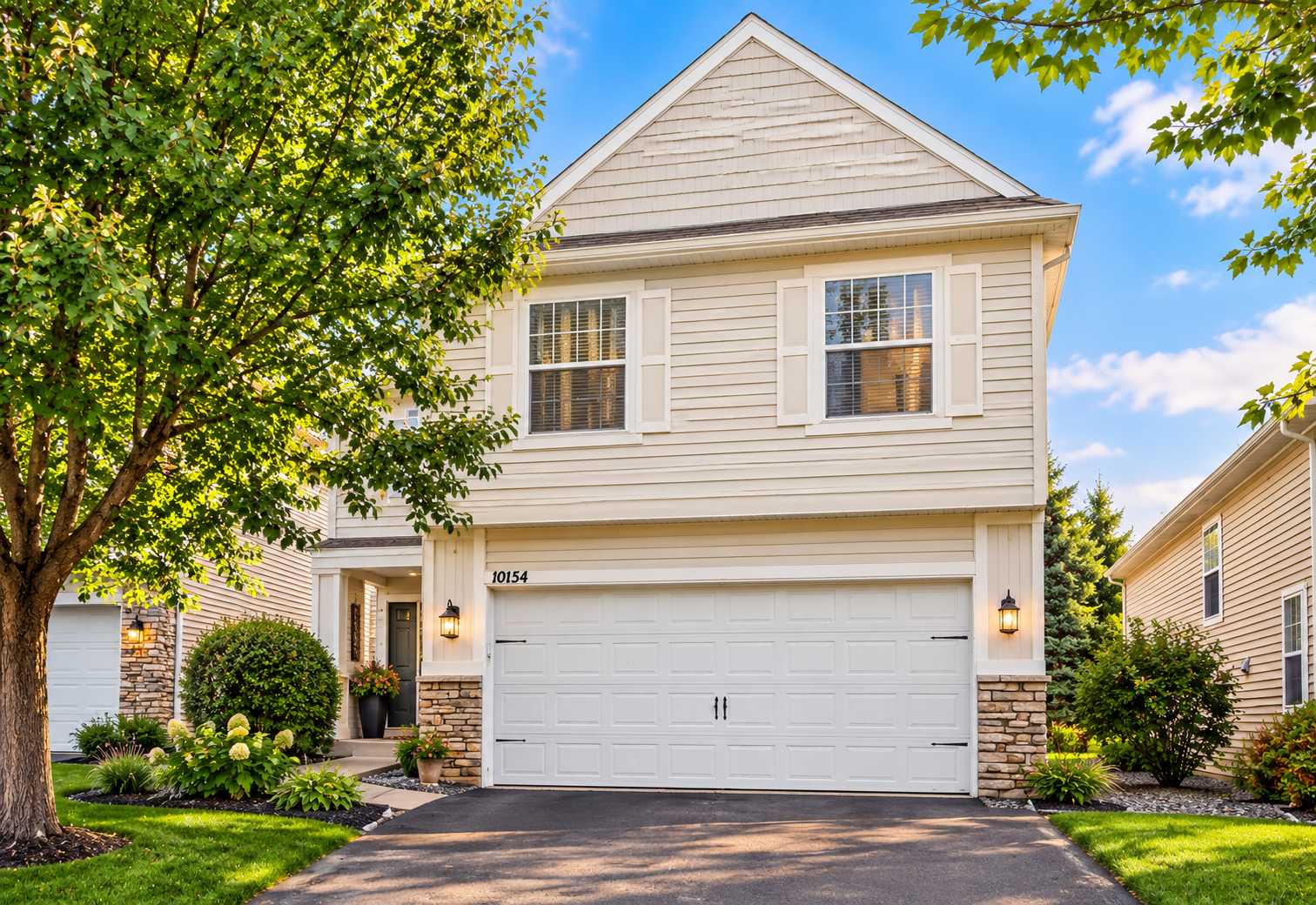 10154 Country Club Curve, Woodbury, MN 55129