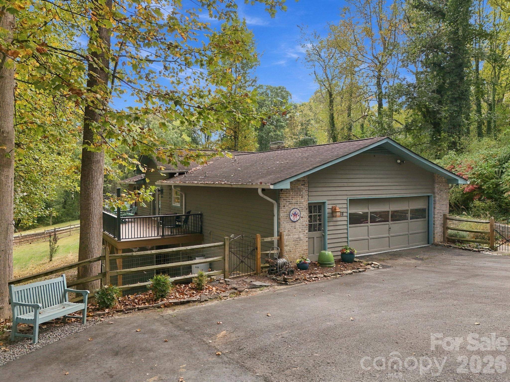 14 Cambridge DR, Candler, NC 28715