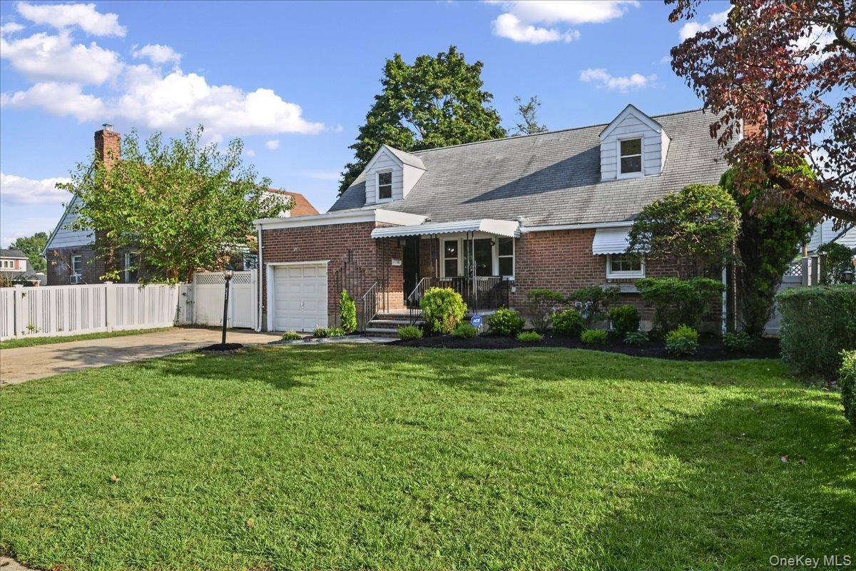 54 Greenway BLVD, Elmont, NY 11003