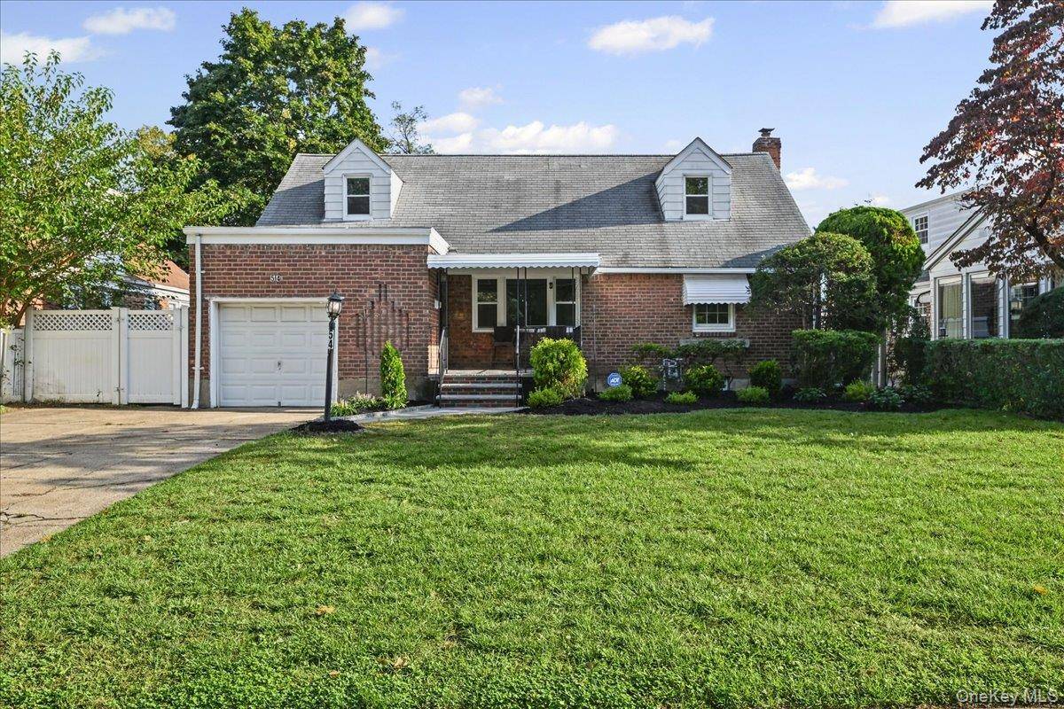 54 Greenway BLVD, Elmont, NY 11003