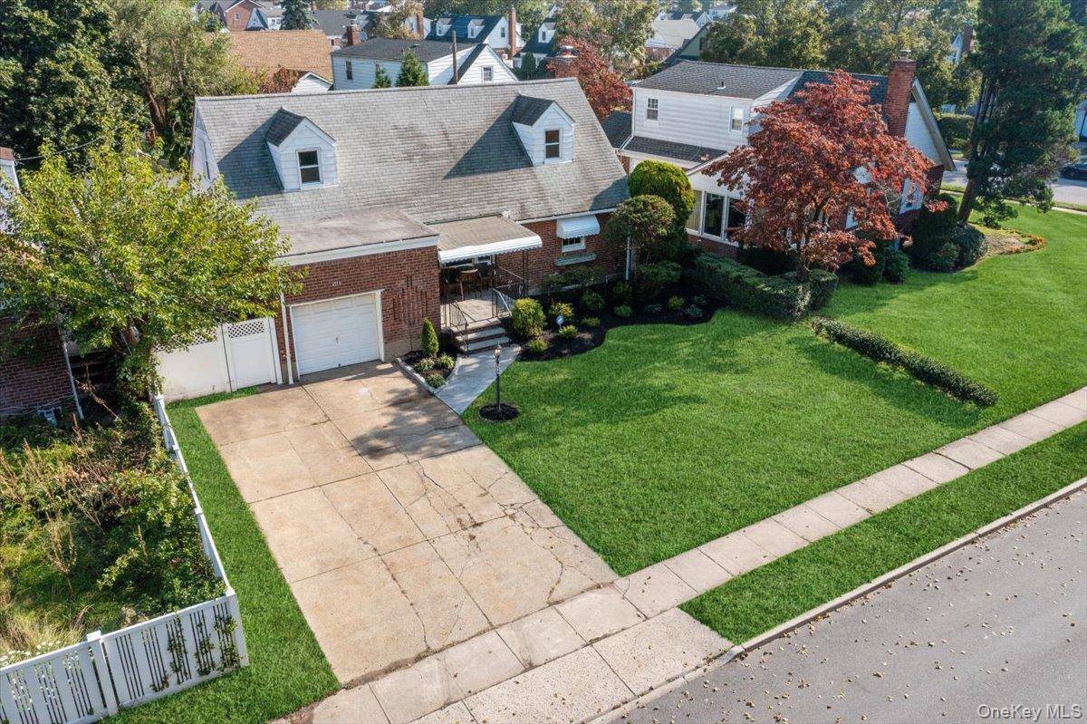 54 Greenway BLVD, Elmont, NY 11003