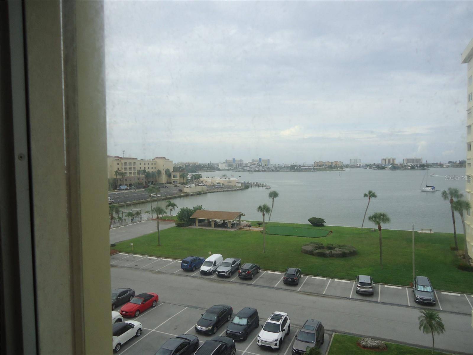 4550 COVE CIR #605, St Petersburg, FL 33708
