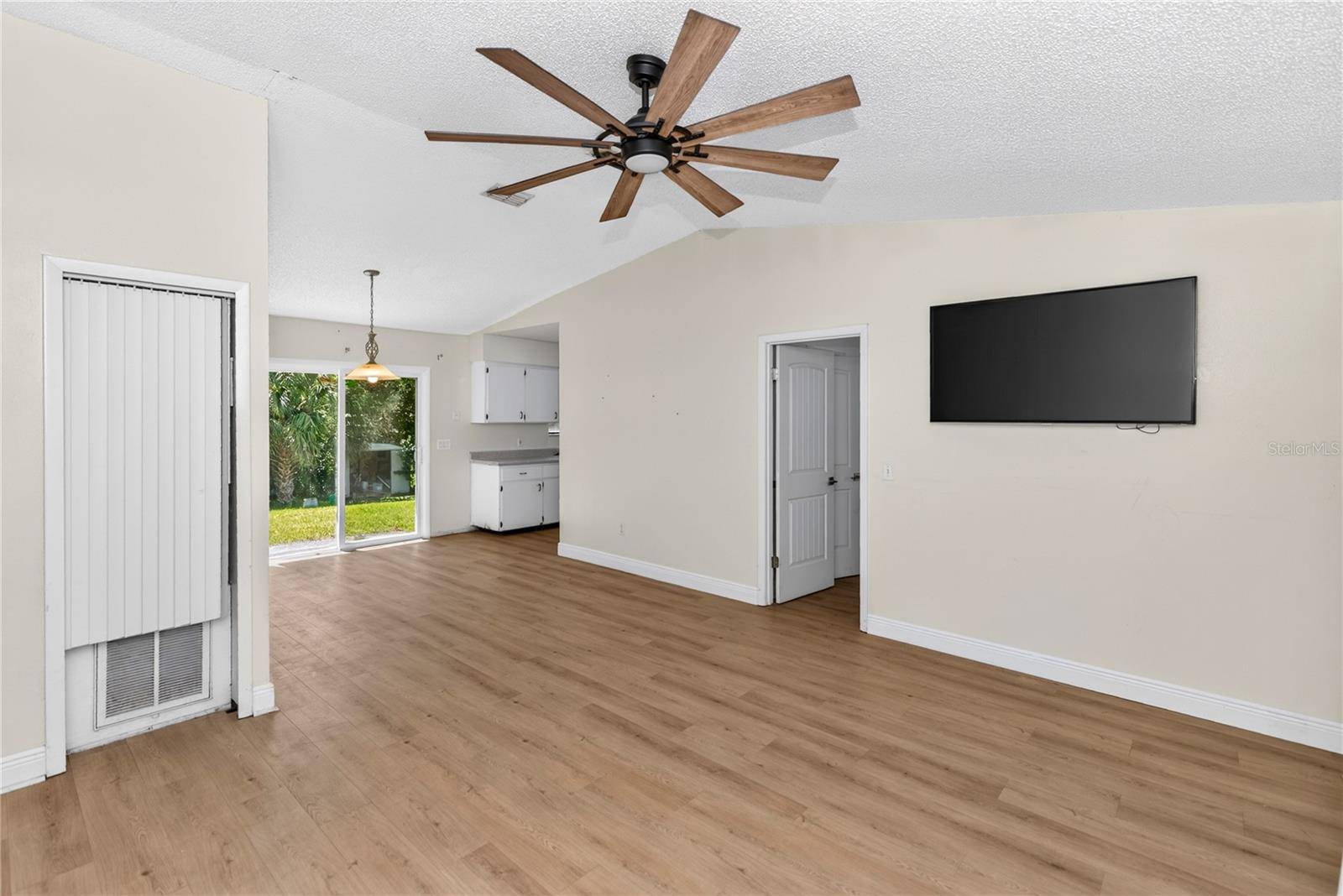 209 DELESPINE DR, Debary, FL 32713