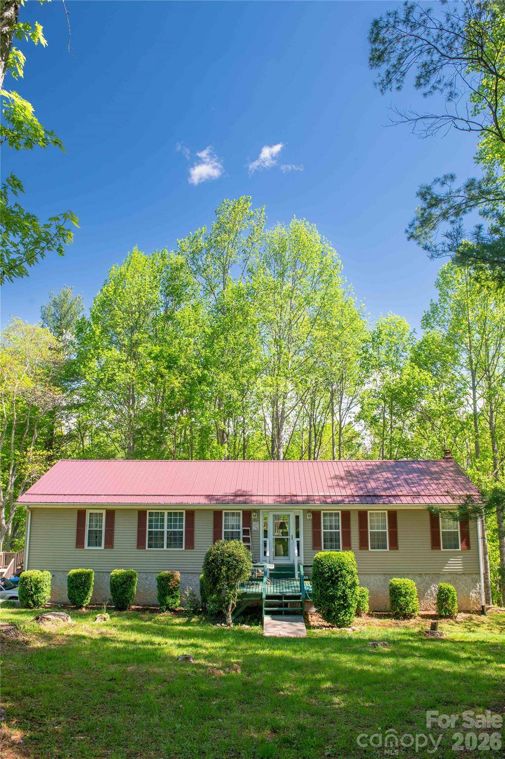 120 Powderhorn DR, Burnsville, NC 28714