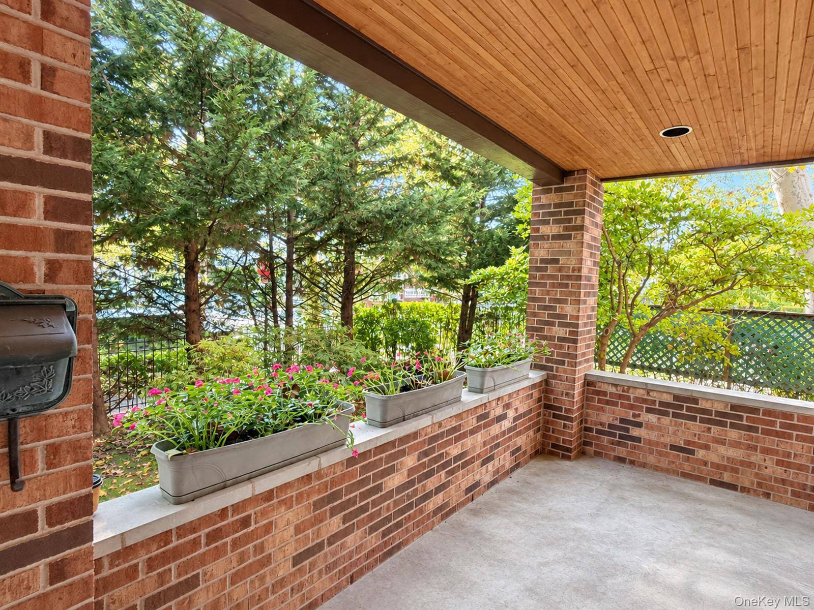172-03 35 Ave, Flushing, NY 11358