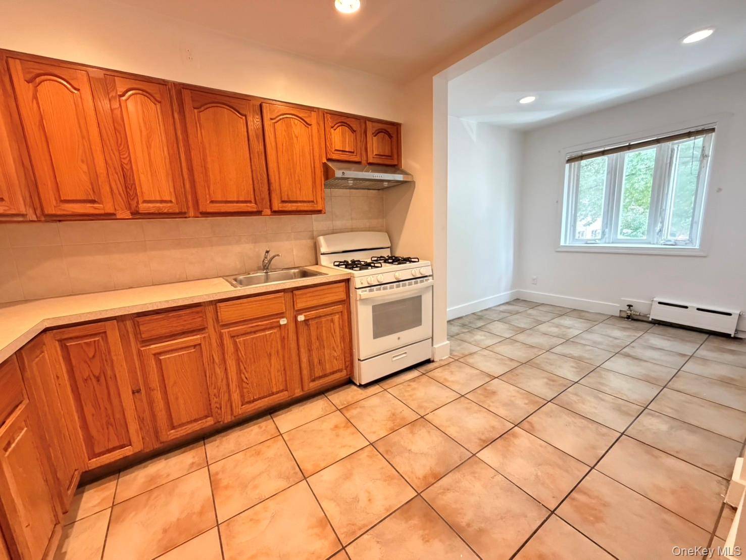5518 Junction BLVD, Elmhurst, NY 11373