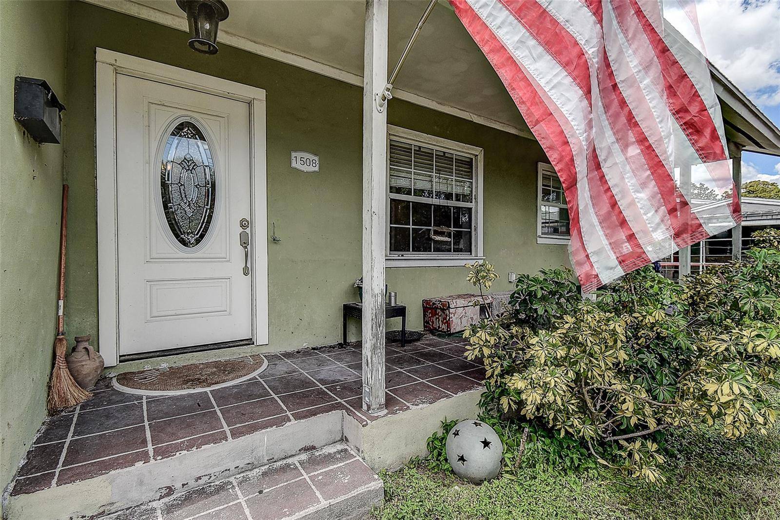 1508 SUFFOLK ST N, St Petersburg, FL 33710