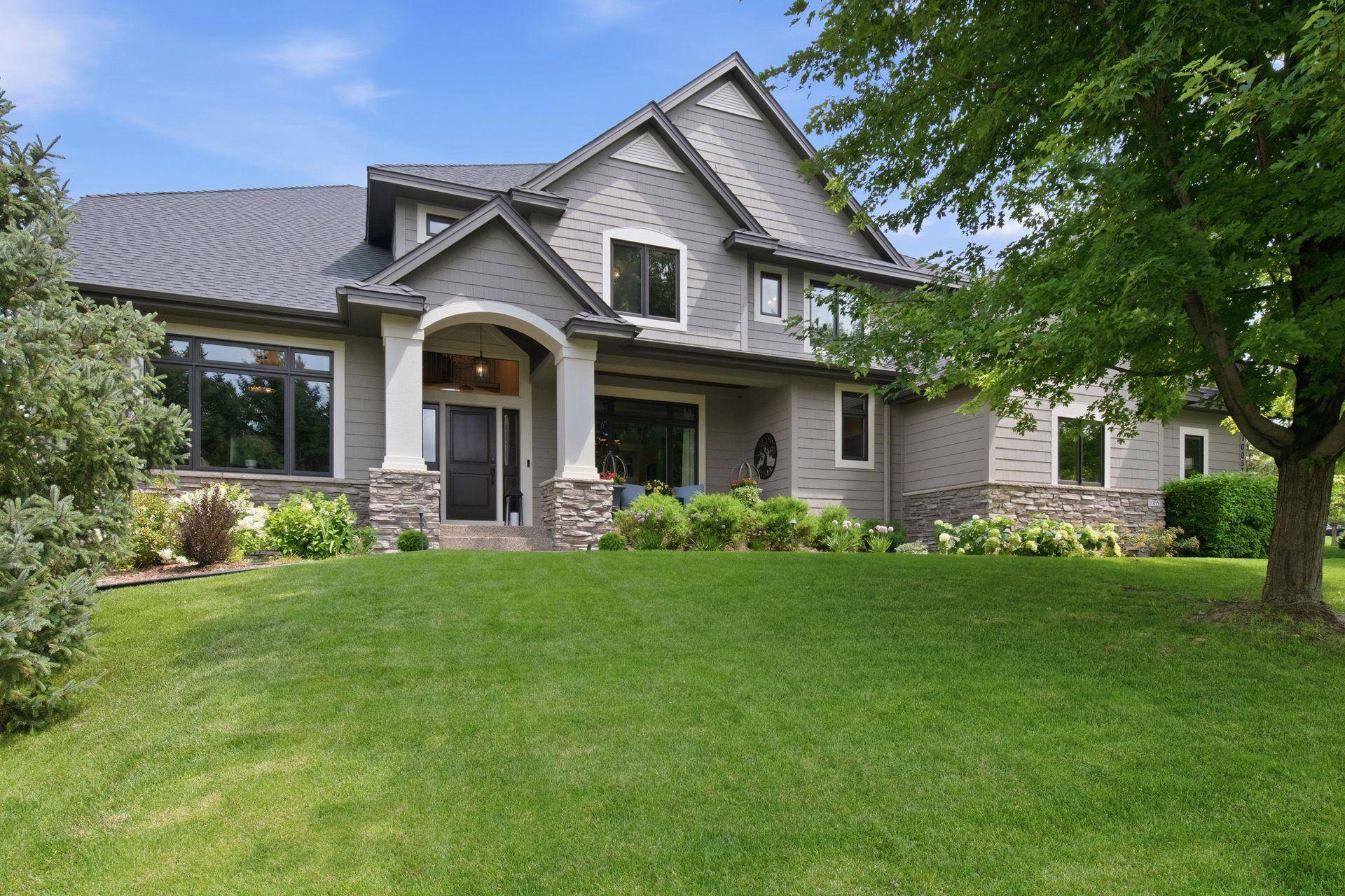 10053 Trails End RD, Chanhassen, MN 55317