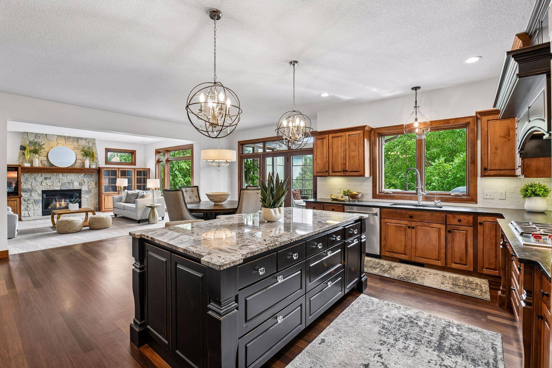 10053 Trails End RD, Chanhassen, MN 55317