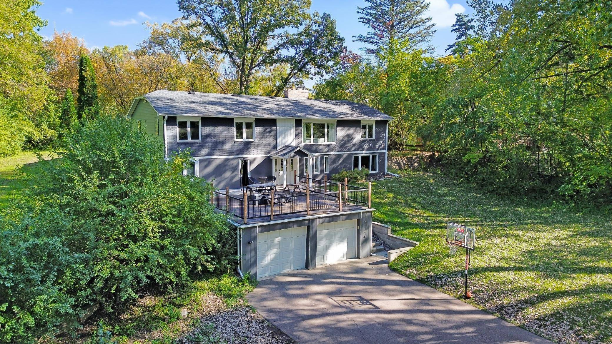 14104 Knollway DR N, Minnetonka, MN 55305