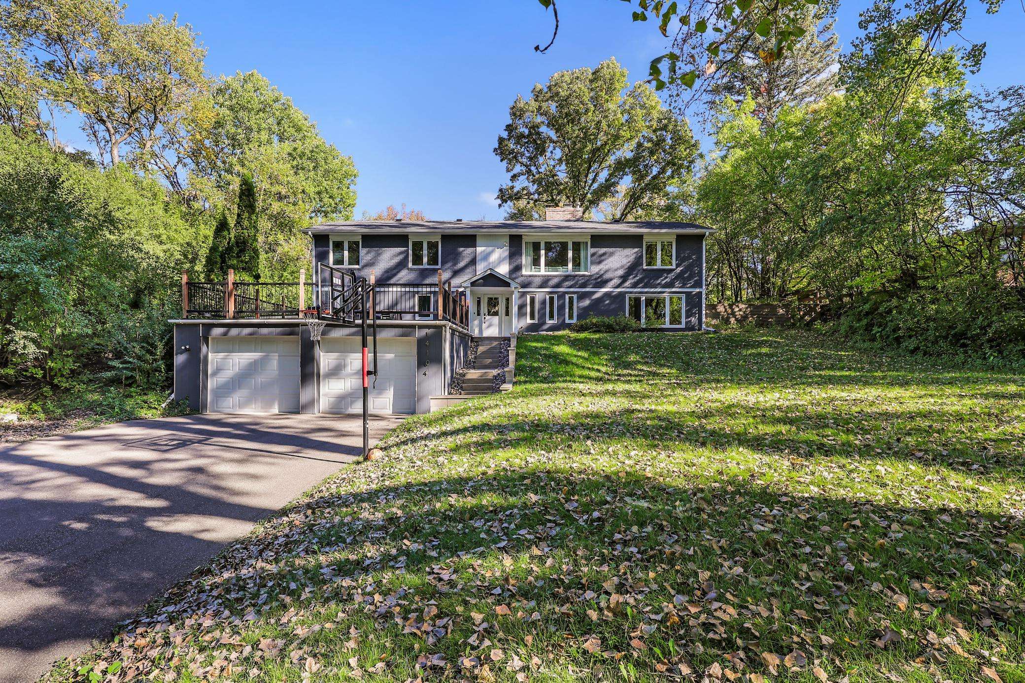 14104 Knollway DR N, Minnetonka, MN 55305