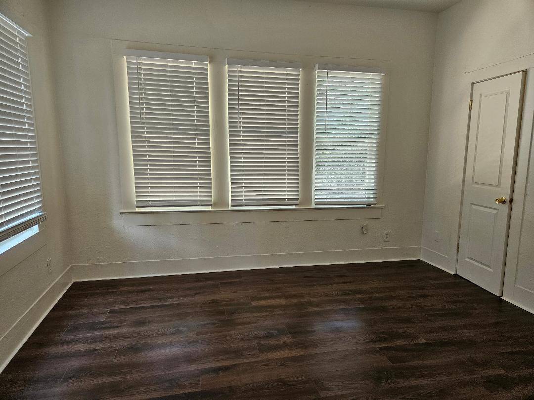 304 W Metcalfe ST, Hutto, TX 78634
