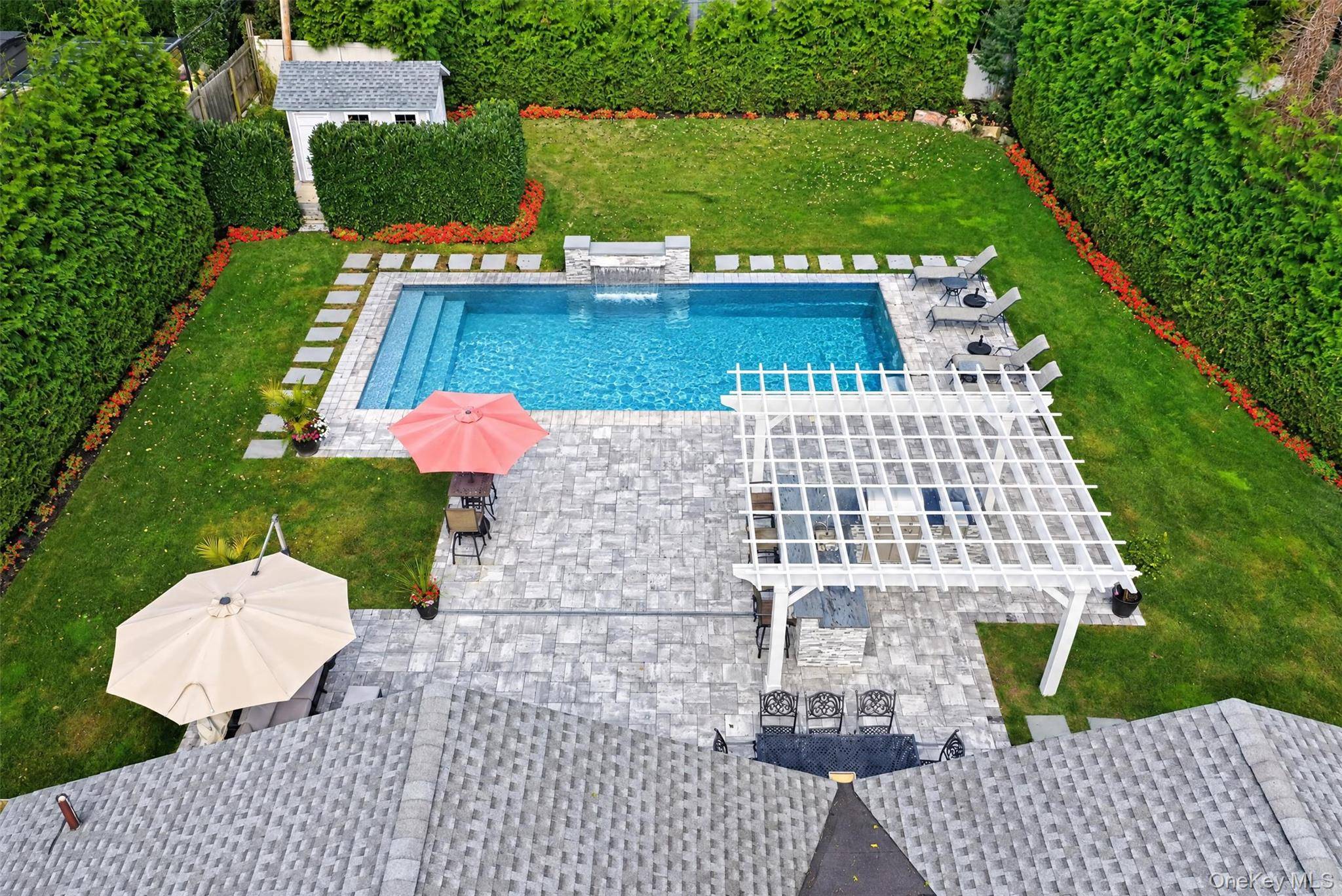 116 Valley AVE, Locust Valley, NY 11560