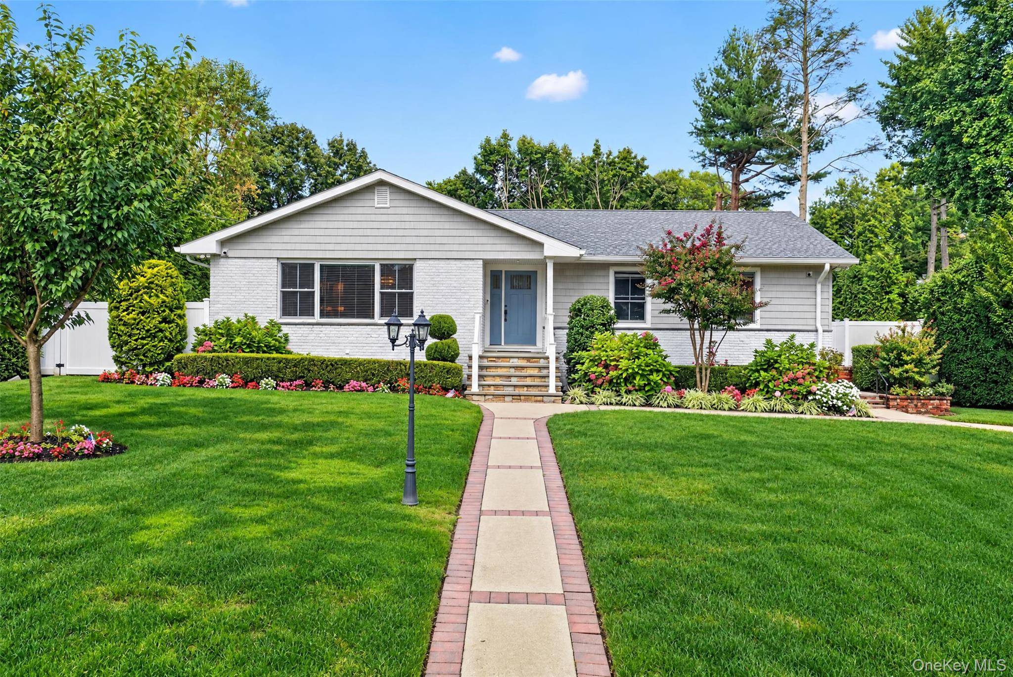 116 Valley AVE, Locust Valley, NY 11560