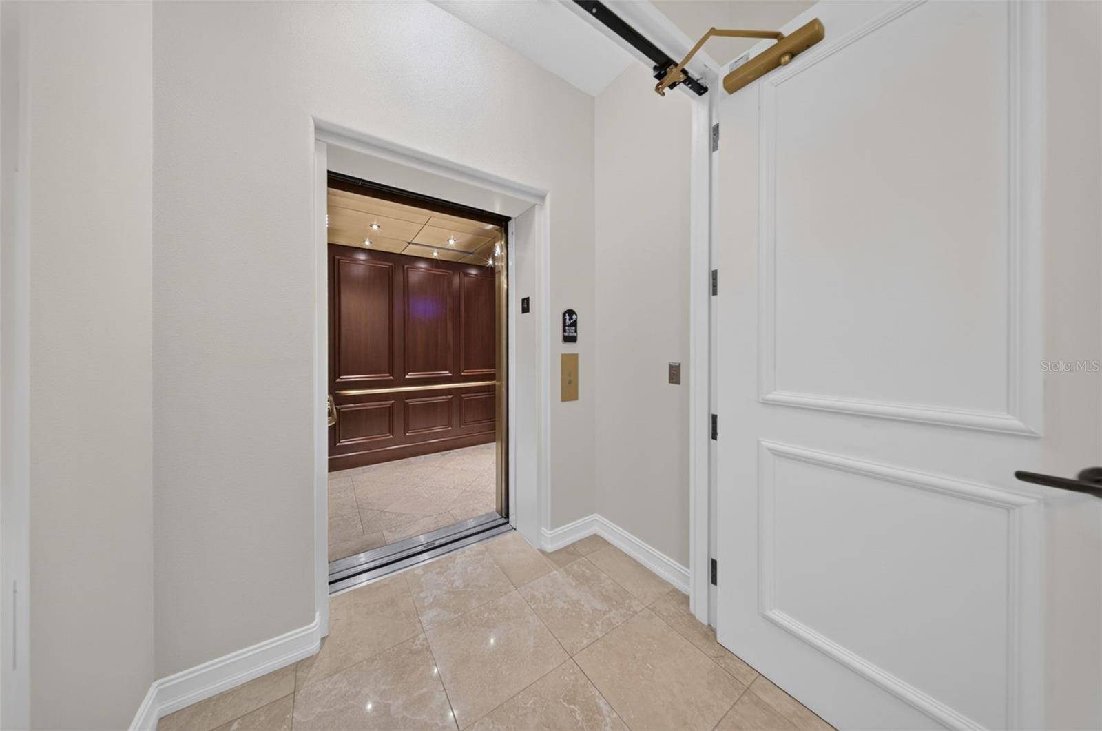 1233 N GULFSTREAM AVE #401, Sarasota, FL 34236