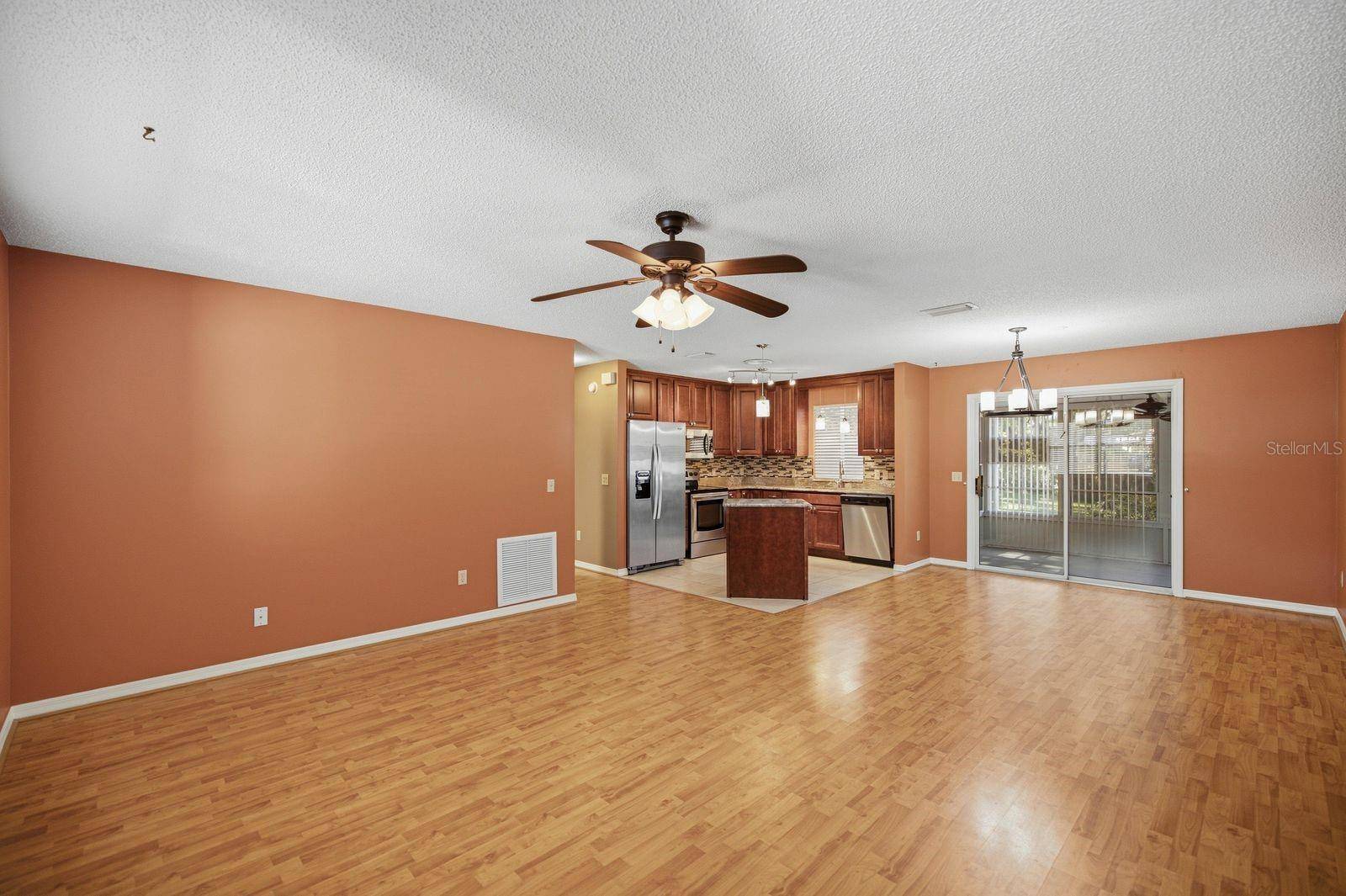 705 MURRAY LN, Lady Lake, FL 32159