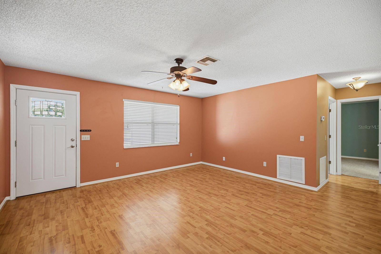 705 MURRAY LN, Lady Lake, FL 32159
