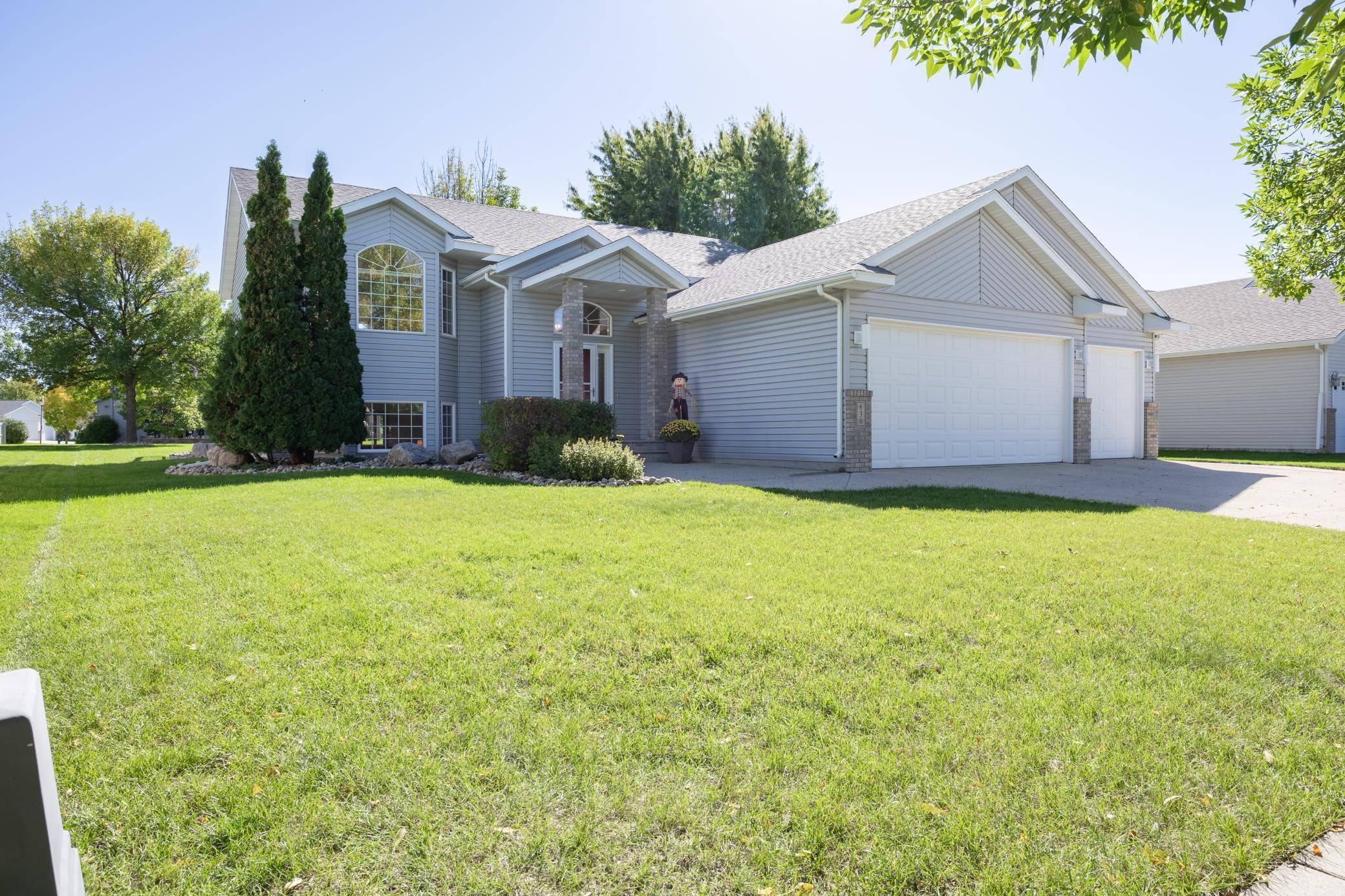 630 Wyndemere DR, West Fargo, ND 58078