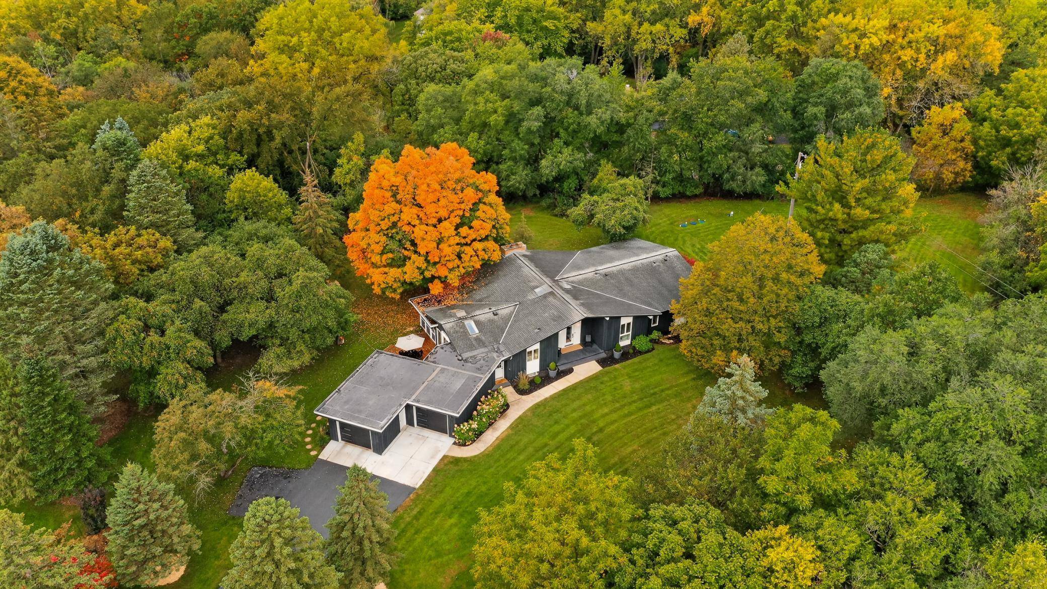 2221 Hillside LN SW, Rochester, MN 55902
