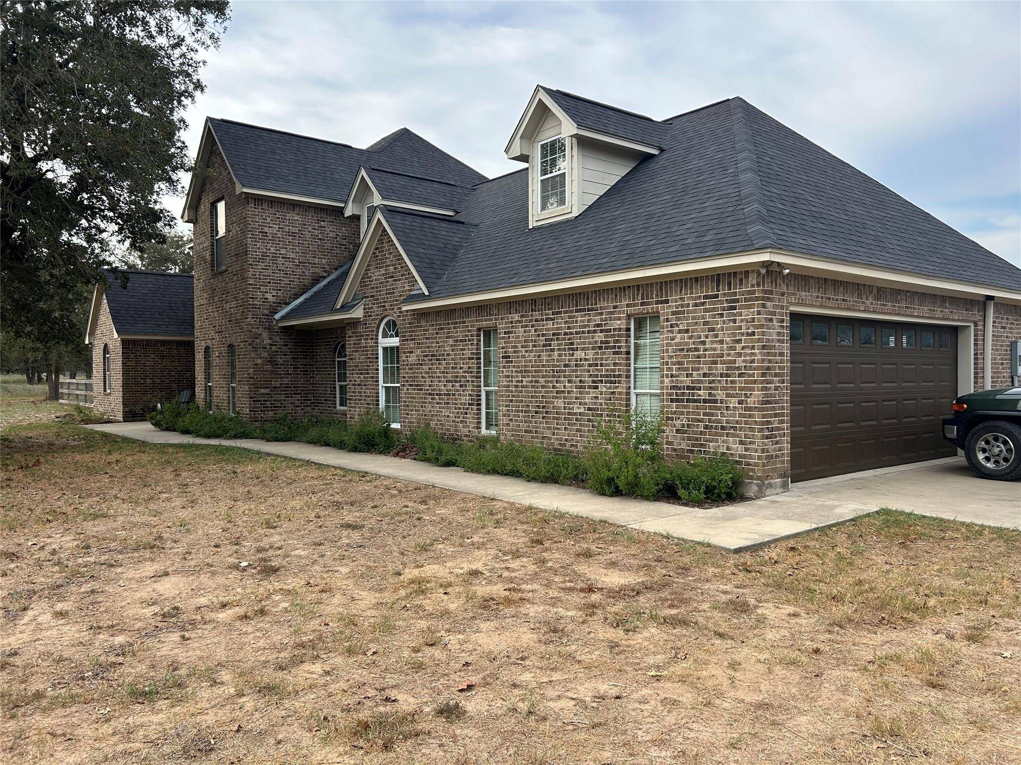 329 Flash CIR, Luling, TX 78629