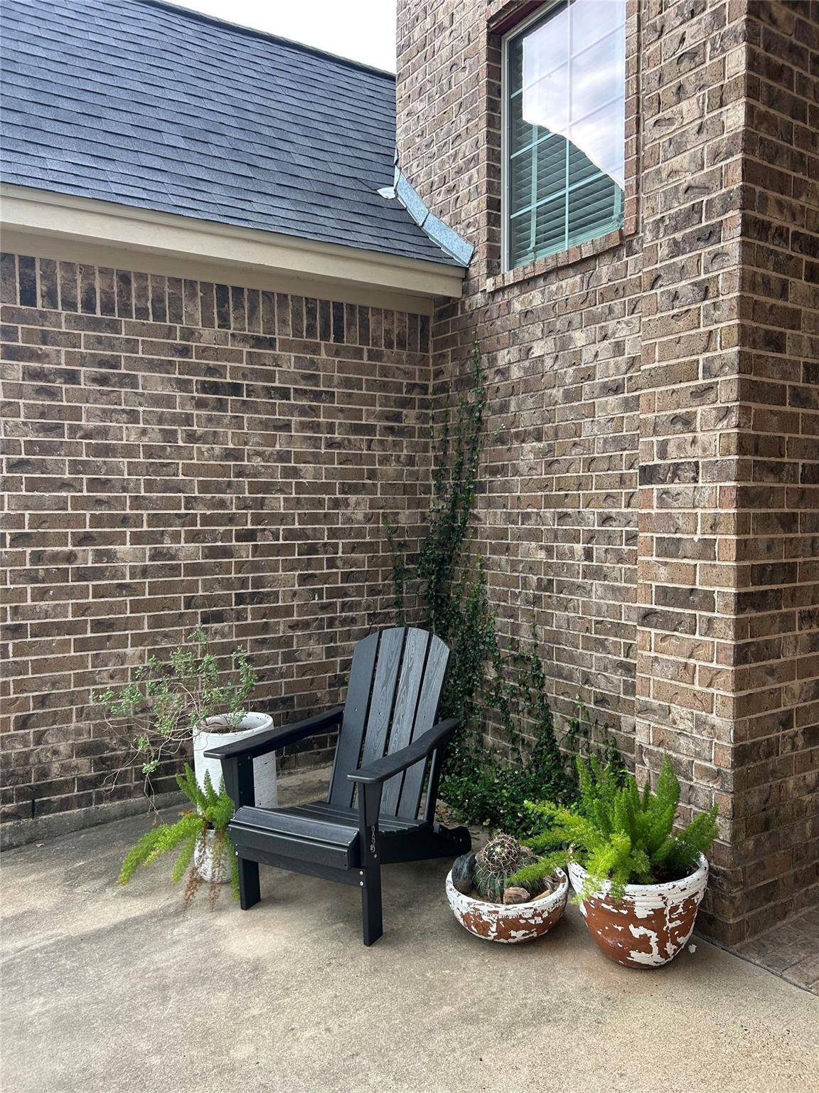 329 Flash CIR, Luling, TX 78629
