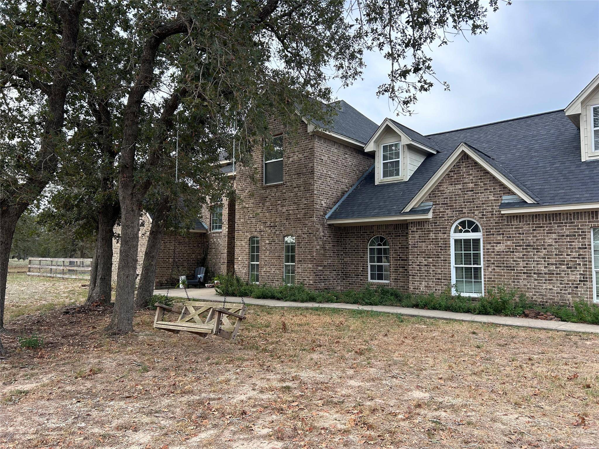 329 Flash CIR, Luling, TX 78629