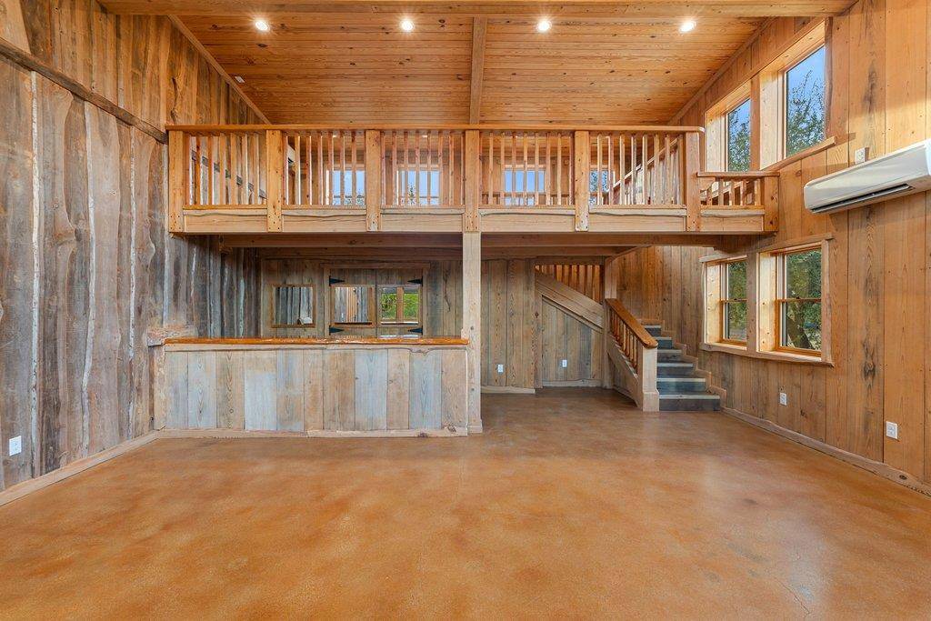 700 Ledgerock RD, Wimberley, TX 78676