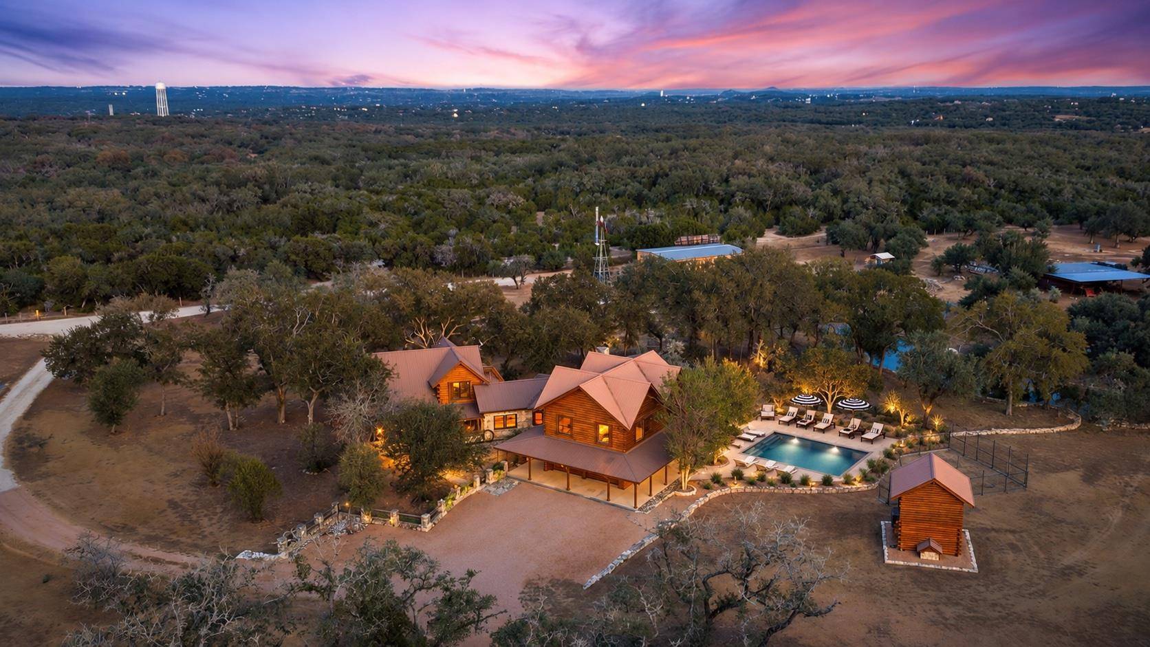 700 Ledgerock RD, Wimberley, TX 78676