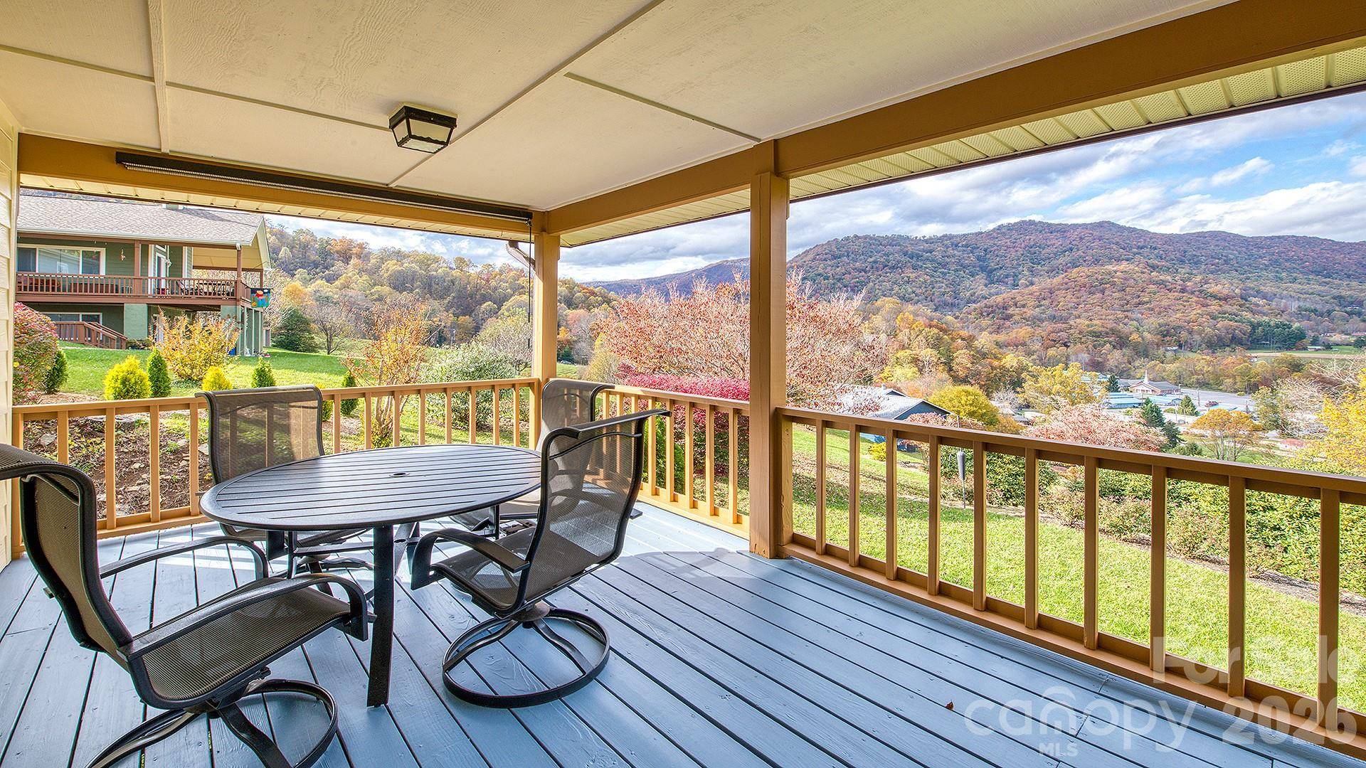 352 Lewis LN, Maggie Valley, NC 28751