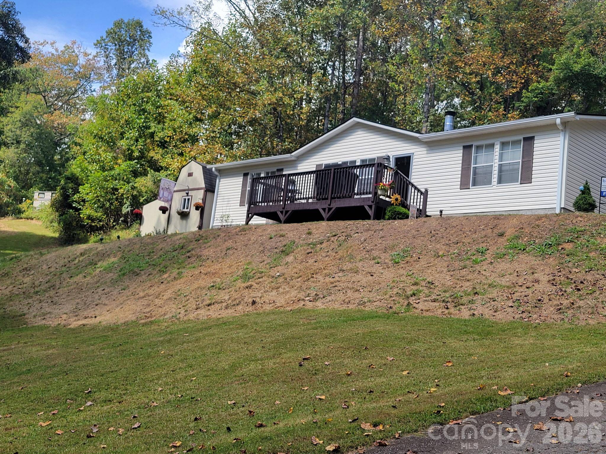 183 Gobbler CIR, Horse Shoe, NC 28742