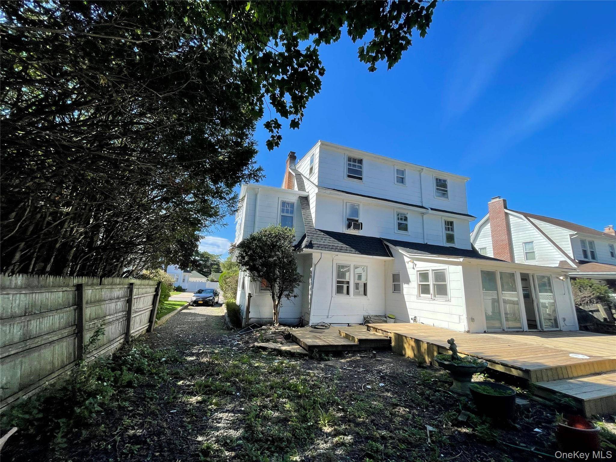 39 Hilbert ST, Hempstead, NY 11550