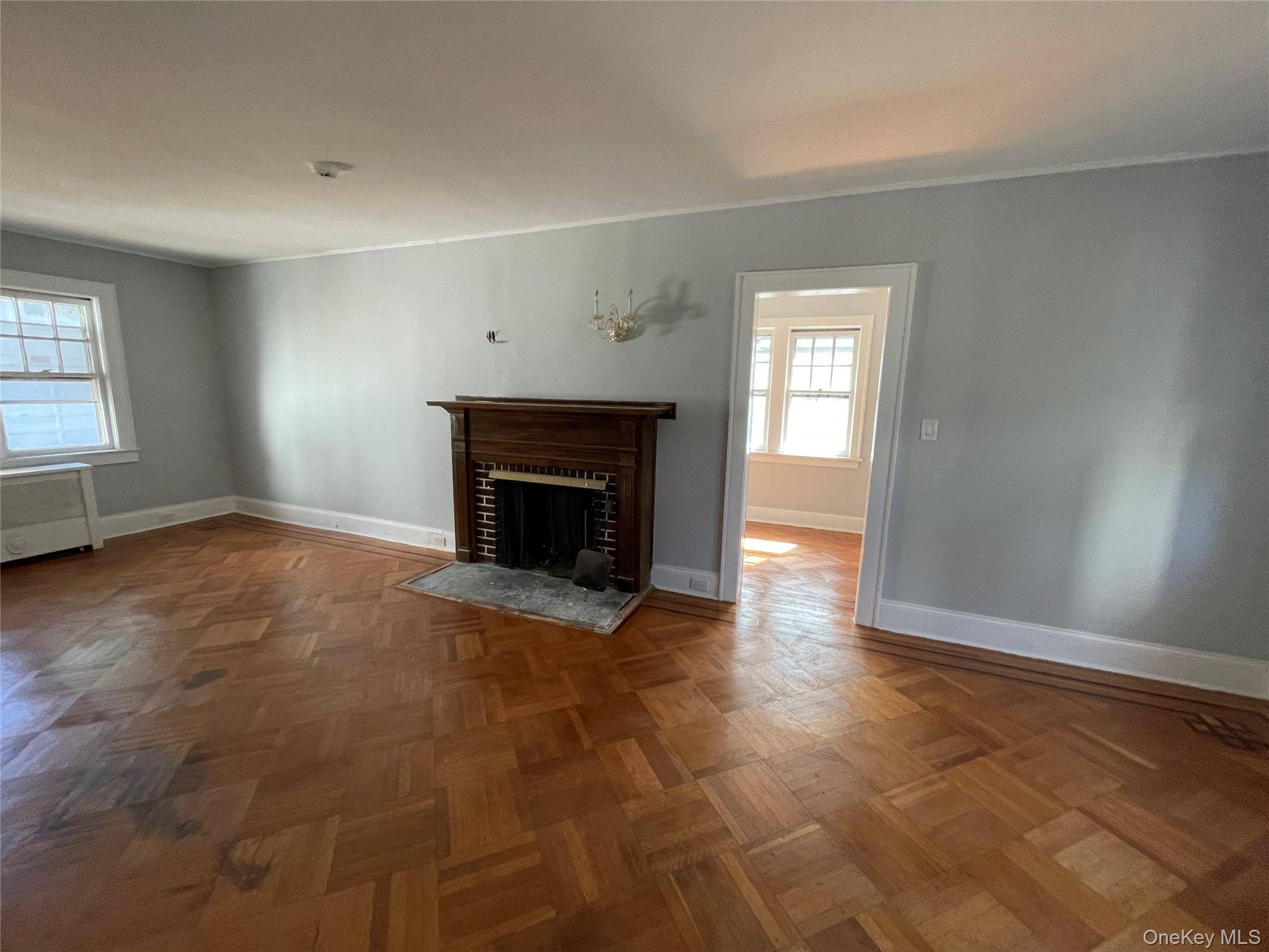39 Hilbert ST, Hempstead, NY 11550