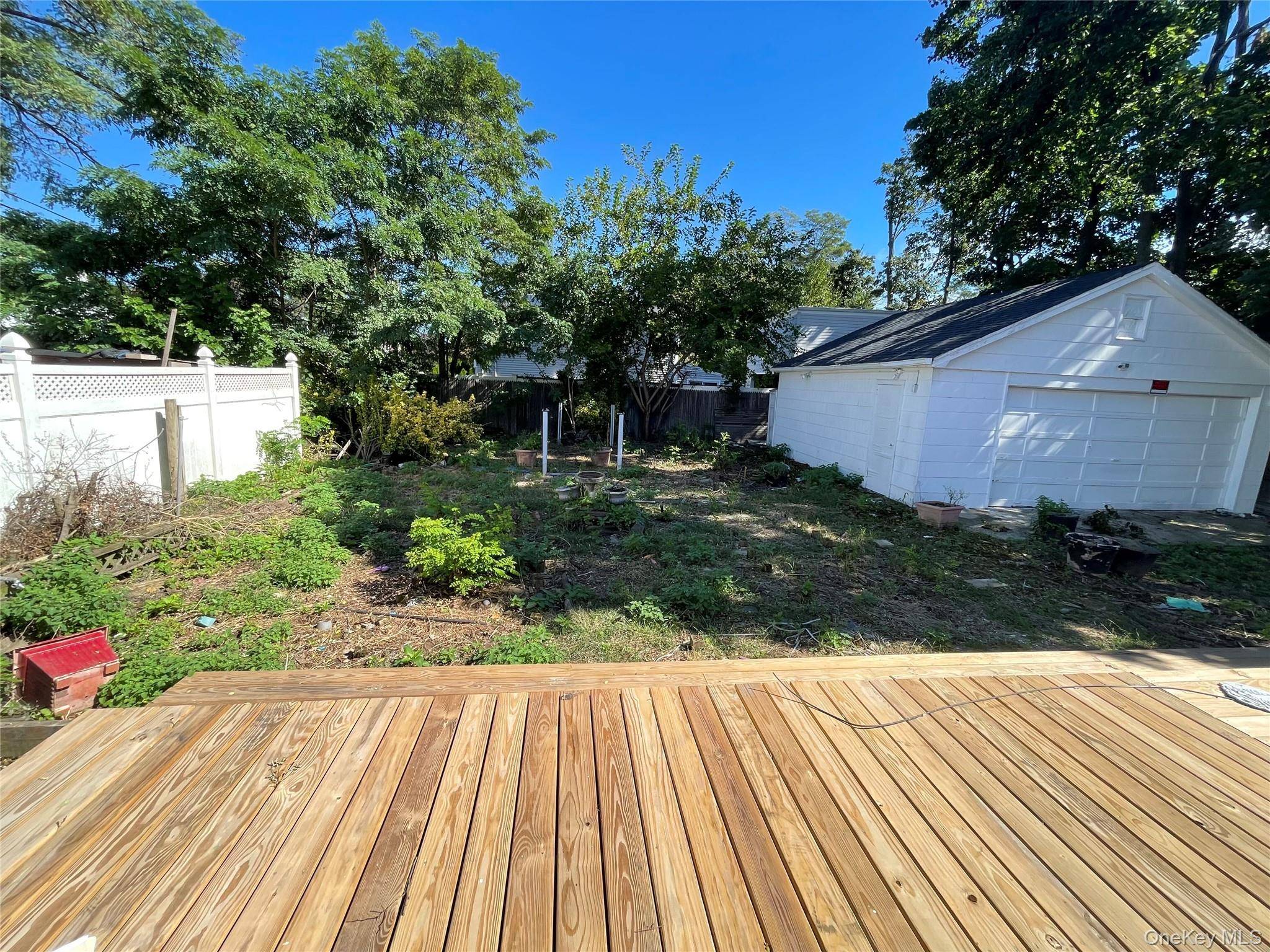 39 Hilbert ST, Hempstead, NY 11550