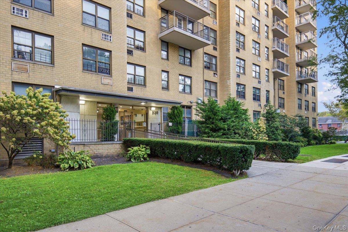 920 Metcalf AVE #19A, Bronx, NY 10473