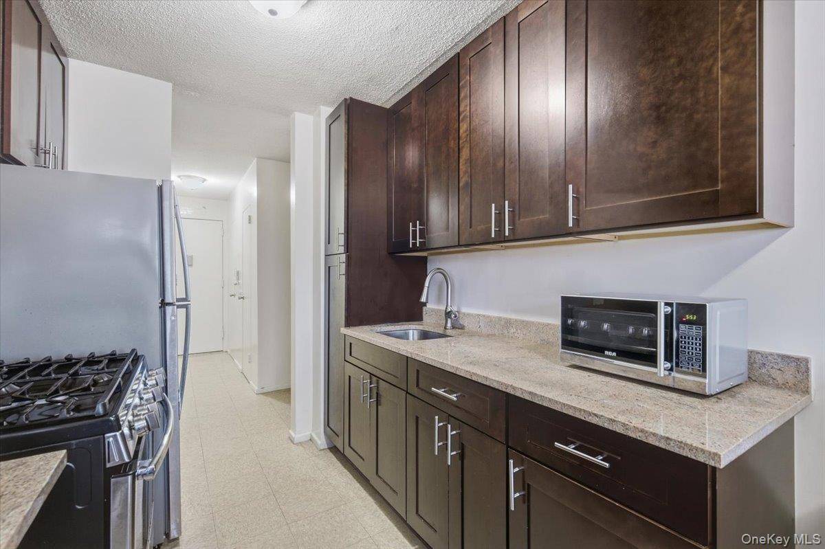 920 Metcalf AVE #19A, Bronx, NY 10473