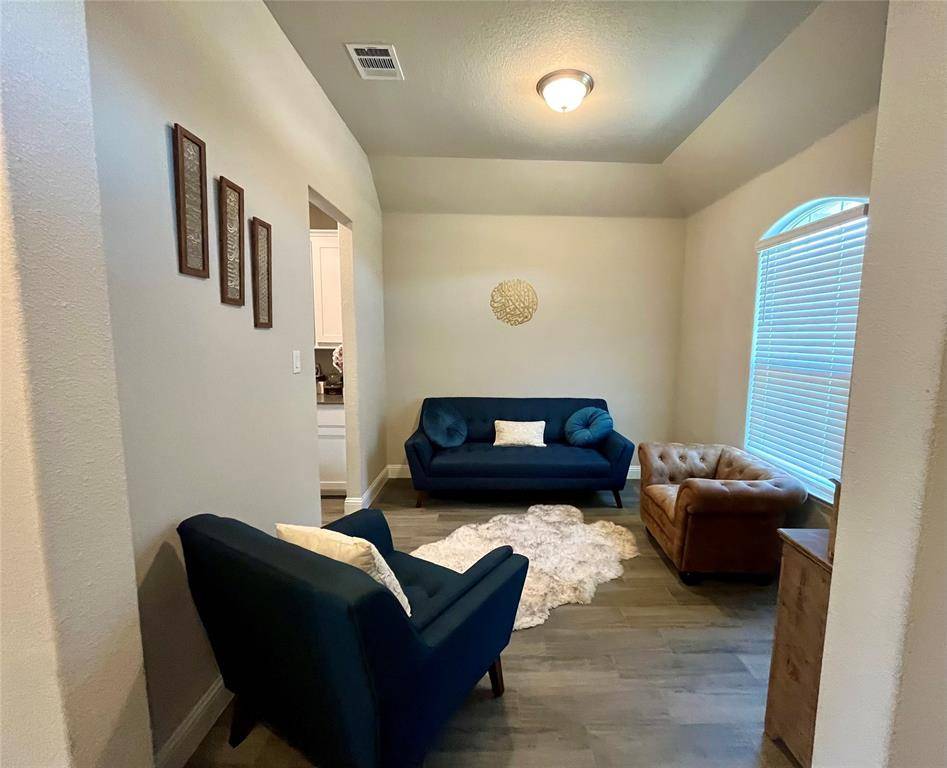 3636 Wintergreen Street, Grand Prairie, TX 76065