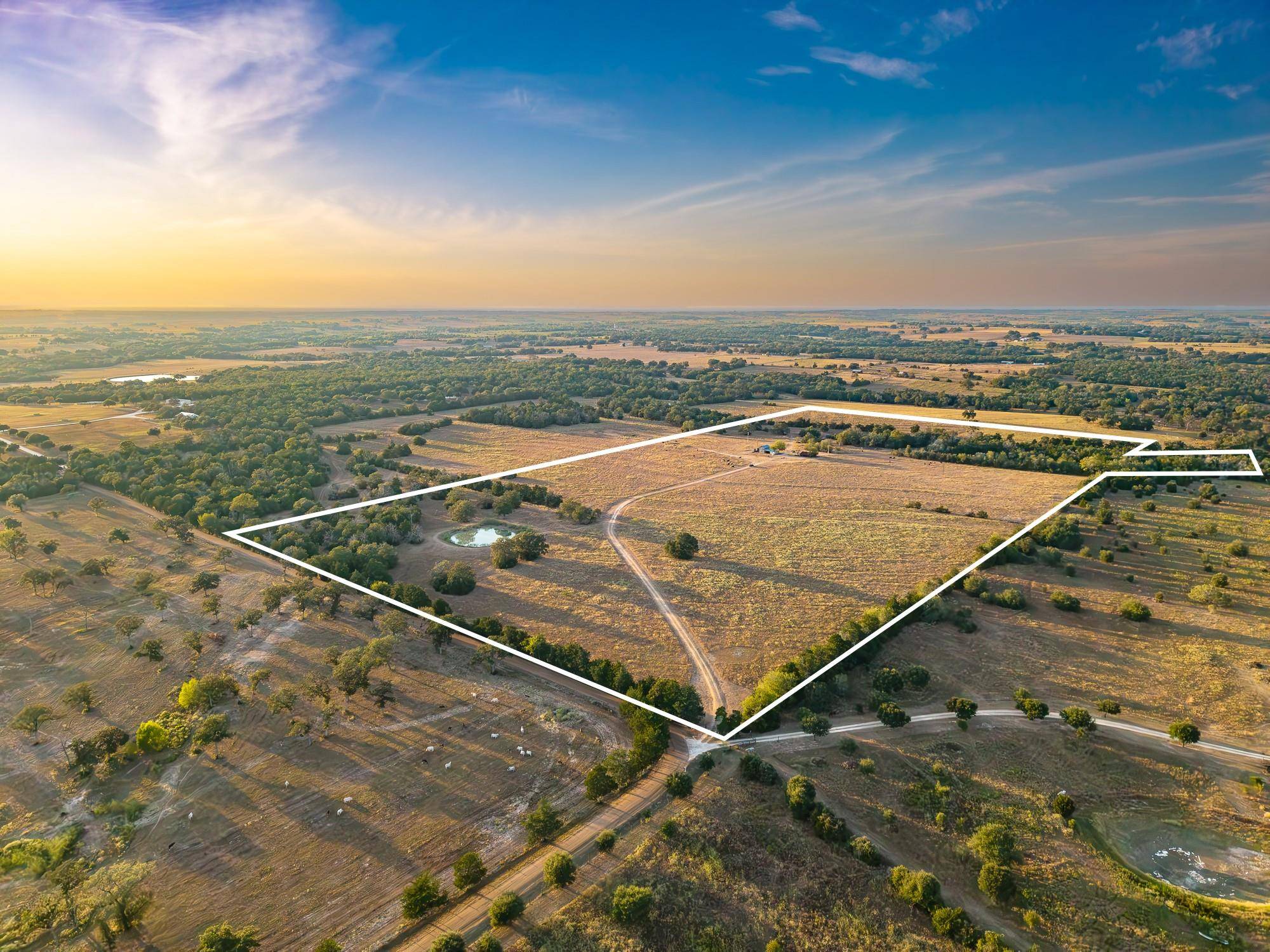 5325 E Blaschke RD, Schulenburg, TX 78956