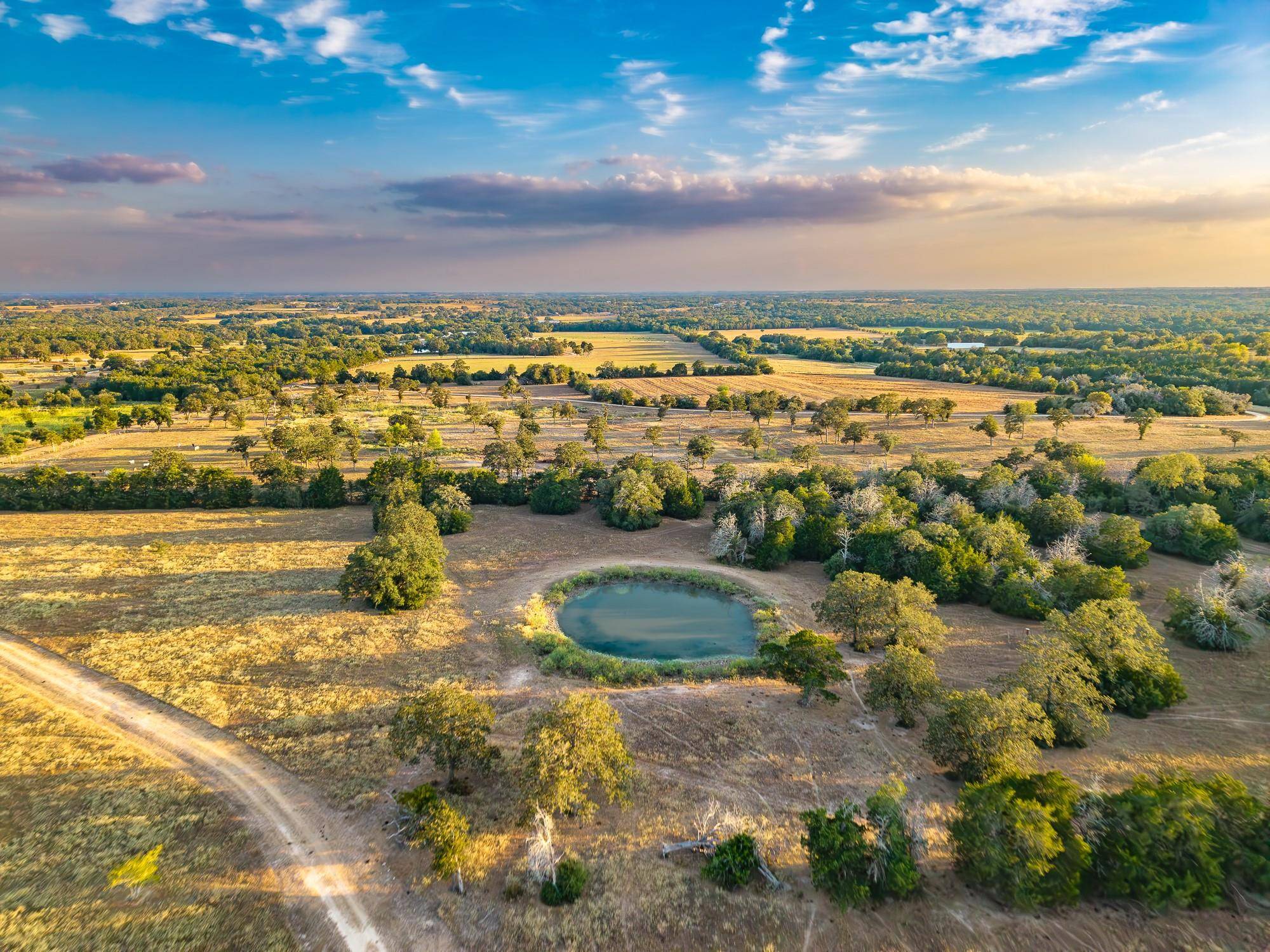5325 E Blaschke RD, Schulenburg, TX 78956